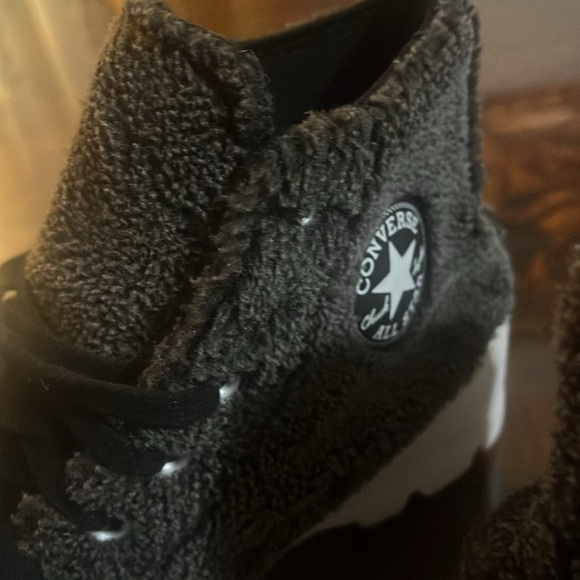 All stars converse high top woman size 5.5. Closet cleanout sale.. - Picture 6 of 12